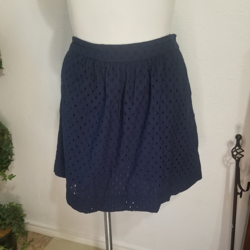 GH Bass & Co Navy Blue Eyelet Cotton Skirt Sz 10 .